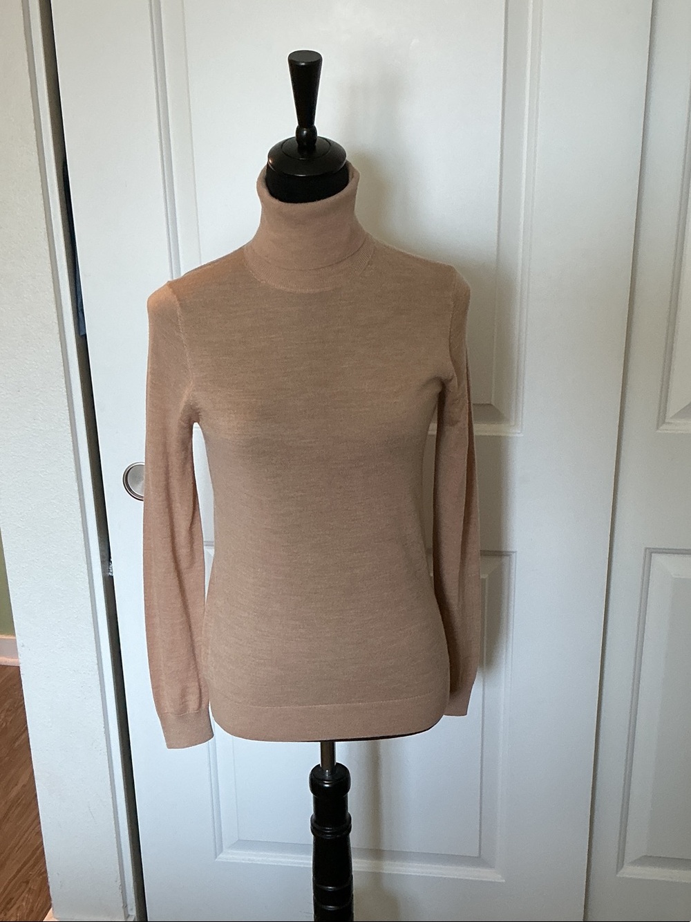 12storeez Classic Women's Turtleneck Sweater in Camel S